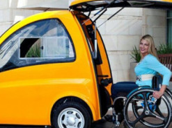 В Венгрии создали первый в мире электрокар для людей с ограниченными возможностями