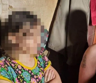 Погрожувала побиттям: у Києві матір знімала порно зі своїми неповнолітніми дітьми