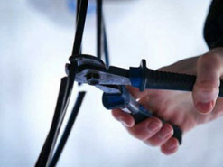 Суд наказал украинца, который вместе с сообщником вырезали кабель из коммуникационного колодца