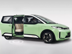 В Китае появился первый электромобиль-такси