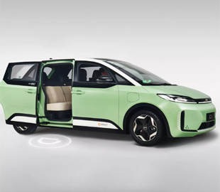 В Китае появился первый электромобиль-такси