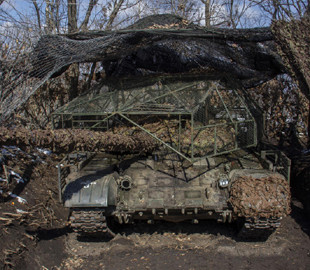 Дрони змусили їх змінитися: NYT про еволюцію танків за 3,5 роки війни в Україні