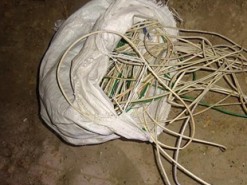 Двое киевлян оставили жителей Троещины без интернета