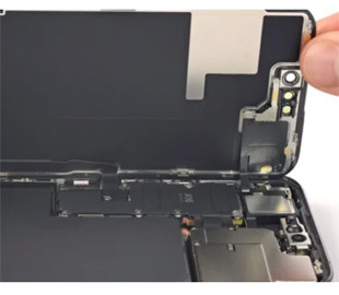 Дешевий акумулятор iPhone 15 «вмиратиме» швидко