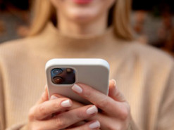 5 небезпечних дій, які українці часто роблять на своїх смартфонах