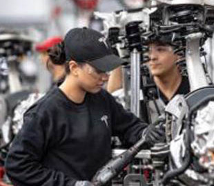 Бывший вице-президент Tesla: лучше не покупать электромобили компании из первых партий