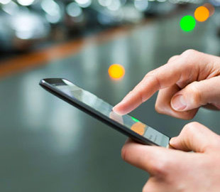 Украинцы за границей могут бесплатно звонить с роуминга на правительственные горячие линии