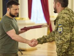 Зеленський відзначив державними нагородами ще 149 військових