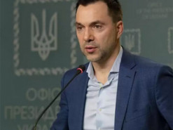 "Заходимо з флангу": Арестович дотепно потролив хейтерів