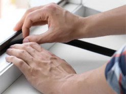 Що потрібно зробити, щоб із вікон не дуло: прості лайфхаки з утеплення будинку