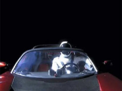 Запущена в космос Tesla впаде на Землю