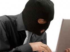 Интернет-мошенник обманул женщину на 15 тысяч гривен