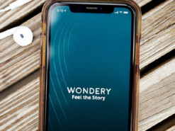 Amazon купит производителя подкастов Wondery
