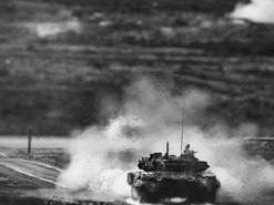 Появилось видео, на котором ВСУ превращают еще один российский танк в металлолом