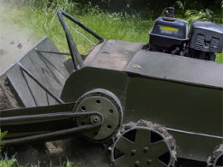 Українець в гаражі зробив розміновувач та працює над амфібією