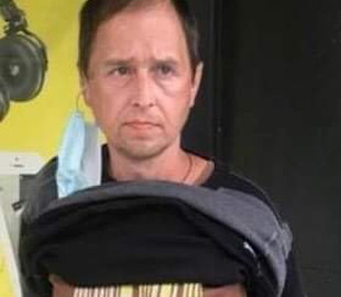 У мережі з'явилися реальні фото чоловіка, який намагався розбестити дитину у львівській школі