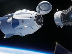 Россия договаривается о полетах космонавтов на Crew Dragon