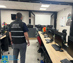 В Україні припинили роботу шахрайських колл-центрів: проведено 20 обшуків