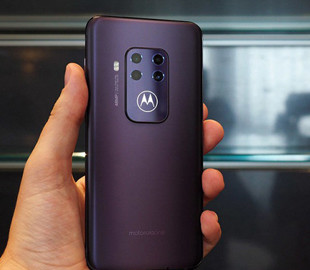 Названы смартфоны Motorola, которые получат Android 10