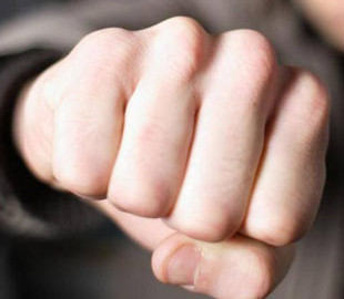 В Одессе двое парней напросились в гости к новому знакомому и ограбили его