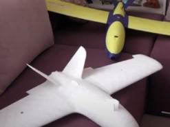 На Прикарпатті батько із сином друкують на 3D-принтері дрони, що літають на 300 км