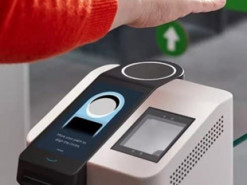 Amazon в своих гастрономах разрешила оплачивать продукты ладонью