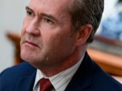 Хакер викрав дані із застосунку-дубліката Signal, яким користувався Волц — медіа