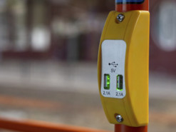 Чим небезпечна USB-зарядка гаджетів у громадських місцях: коротке пояснення фахівця