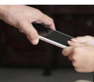 Жінка отримала 5 років умовно за крадіжку мобільного телефону у малолітньої дитини