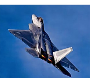 F-22 Raptor кидає виклик гравітації