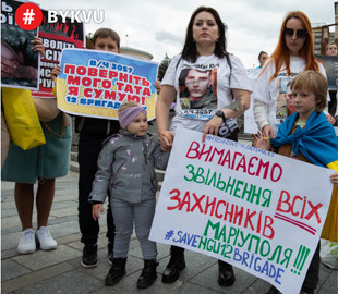 «Всіх на всіх»: у серці Києва відбулася акція рідних військовополонених