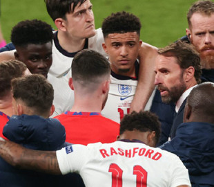 Соцсети признаются в любви футболистам сборной Англии, которых оскорбили расисты