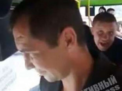 Под Днепром двое мужчин украли телефон у ребенка в маршрутке