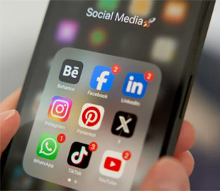 Чому небезпечно не оновлювати застосунки на смартфоні