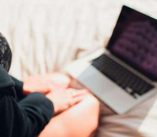 В Днепропетровской области мать малолетнего ребенка снималась в порно: суд вынес приговор