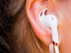 Переходила пути в наушниках: на Харьковщине поезд насмерть сбил девушку