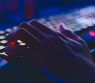 У Мінцифри пояснили, чому хакери Anonymous допомагають Україні