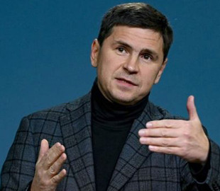 "У него же карта есть!". Подоляк потроллил Лукашенко за его заявления о "спецоперации" РФ