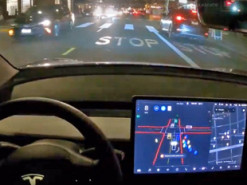 Tesla на автопилоте проехалась по ночному Сан-Франциско