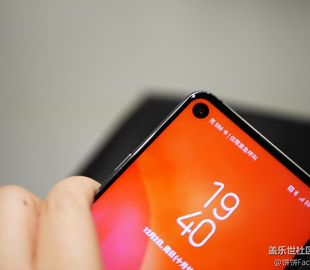 Вышел первый смартфон Samsung с отверстием в экране