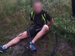 Воров интернет-кабеля полицейские взяли с поличным