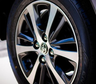 Производство автомобилей Toyota упало на 26% в октябре из-за дефицита чипов