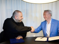 Мільярдер і колишній CEO Google Ерік Шмідт виробляє дрони для перехоплення "Шахедів": що відомо про його співпрацю з Україною