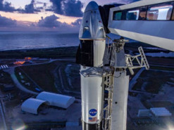 Где посмотреть пилотируемый полет космического корабля Crew Dragon к МКС