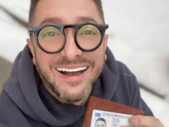 Ведучий Олексій Суханов розповів, як попрощався зі своїм російським паспортом