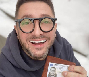 Ведучий Олексій Суханов розповів, як попрощався зі своїм російським паспортом