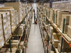 Порошенко підписав скандальний закон про посилки з-за кордону