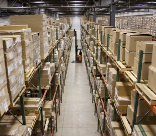 Порошенко підписав скандальний закон про посилки з-за кордону