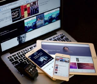 MacBook сможет заряжать iPhone и Apple Watch без проводов