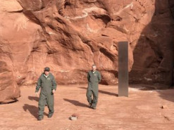 Пользователи интернета раскрыли координаты загадочного монолита в пустыне